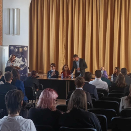 Colegiul Naţional „Mihai Eminescu” Oradea - EMUNovici III - Conferinţă de dezbateri academice