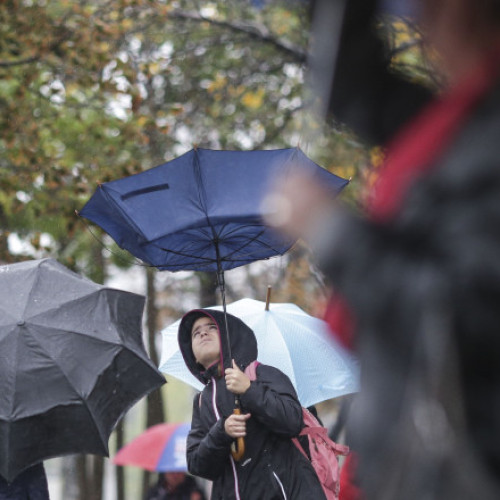 Avertizări meteo de vânt puternic extinse în întreaga țară