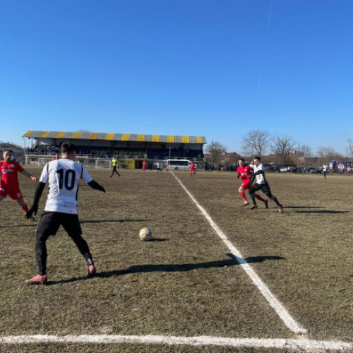 Corvinul Hunedoara învinge FC Bihor cu scorul 2-0 în defensivă