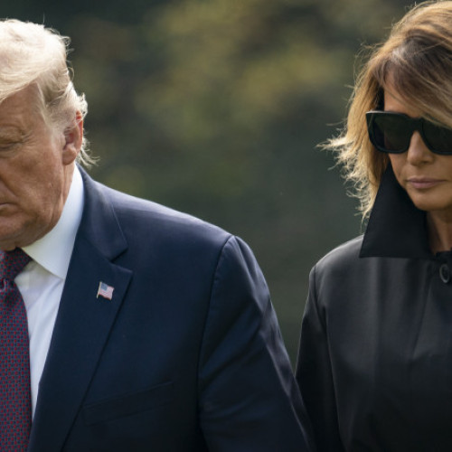 Donald Trump recunoaște că este prea ocupat pentru a-i face un cadou Melaniai
