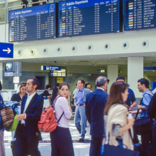 Risc de întârzieri sau anulări de zboruri pe aeroportul din Budapesta, din cauza vremii