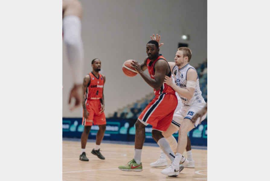 Kalif Young va rămâne la CSM CSU Oradea pentru încă un sezon