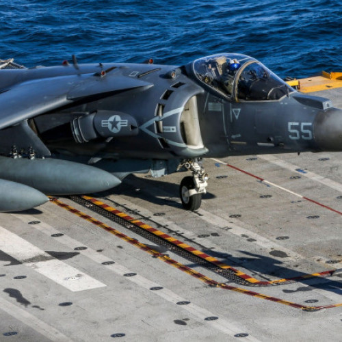 Video Cum a ajuns o firmă de băuturi răcoritoare să „propună” drept premiu un avion cu decolare verticală AV-8B Harrier și scandalul de după