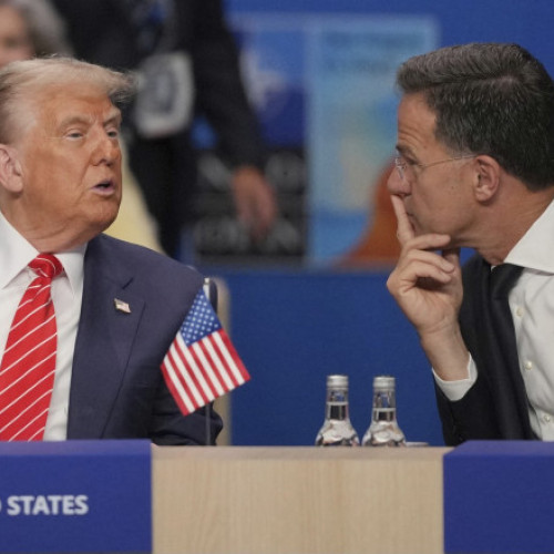Trump anunță că a ajuns la o înţelegere cu NATO pentru a trimite arme americane în Ucraina. Ce spune despre Putin
