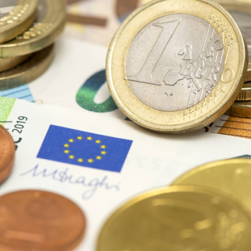 Fitch a îmbunătăţit ratingul Bulgariei după aprobarea aderării la euro