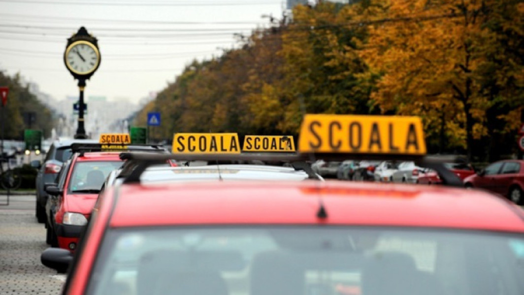 Modificări examen teoretic permis auto: "Sala" posibilă în orice locaţie din ţară