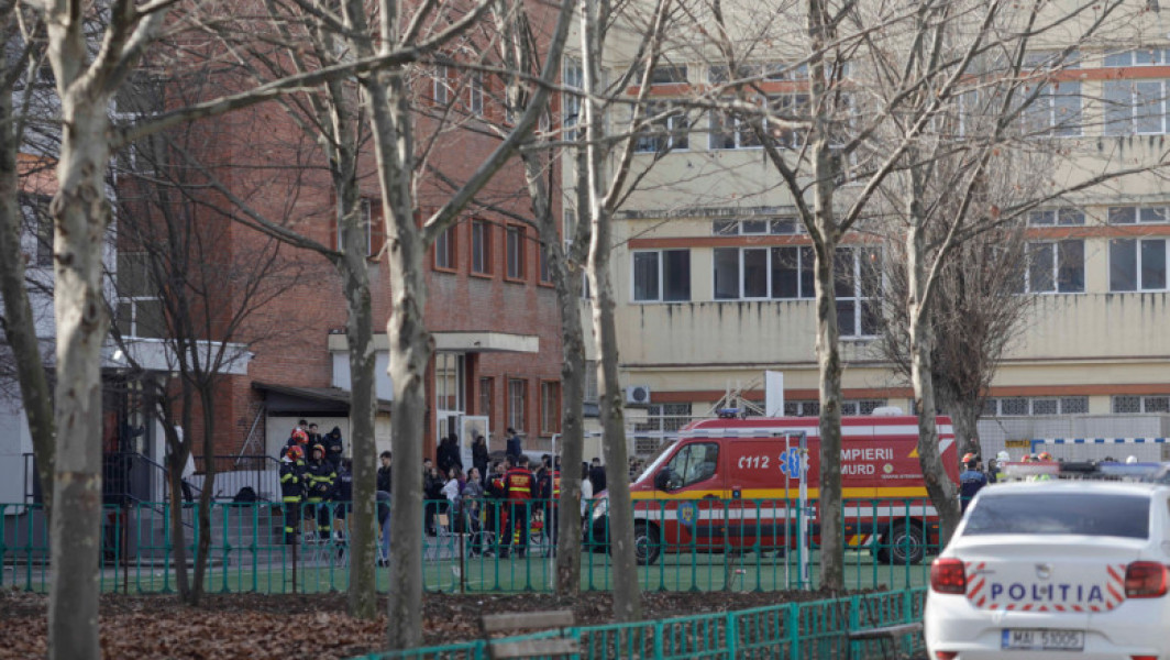 Sprayul lacrimogen folosit de elev la școală: tatăl acestuia susține că încerca să se apere după a fi fost agresat de 20 de colegi