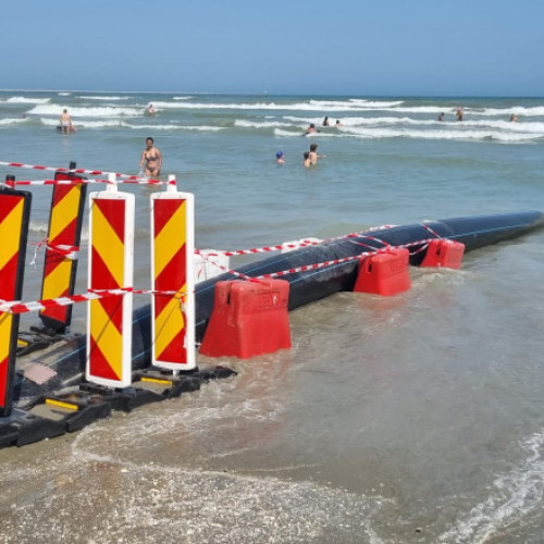 Teava deversând ape pluviale în Marea Neagră, în zonă unde turistii fac baie, va fi dezafectată în cadrul acțiunii de control a Gărzii Naționale de Mediu