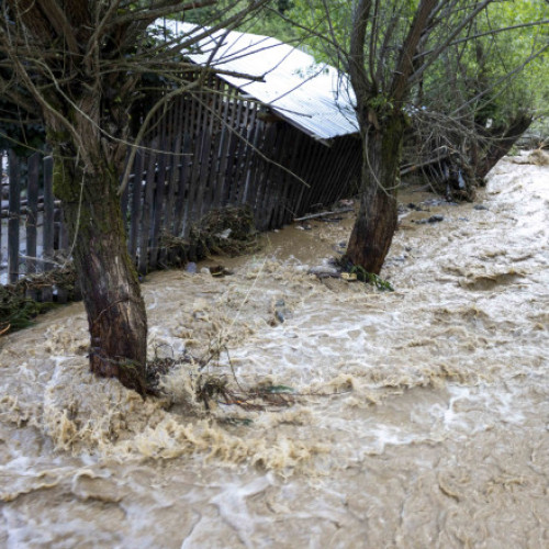 Avertizări de inundații emise de hidrologi pentru mai multe regiuni din țară
