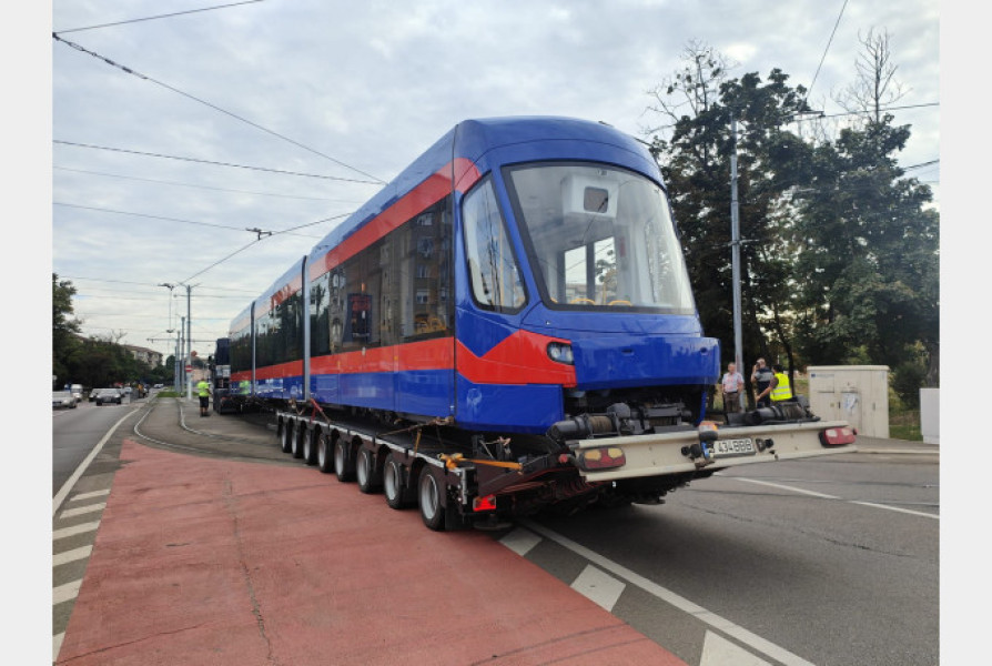 tramvai nou adus la oradea în cadrul proiectului de modernizare a flotei de tramvaie