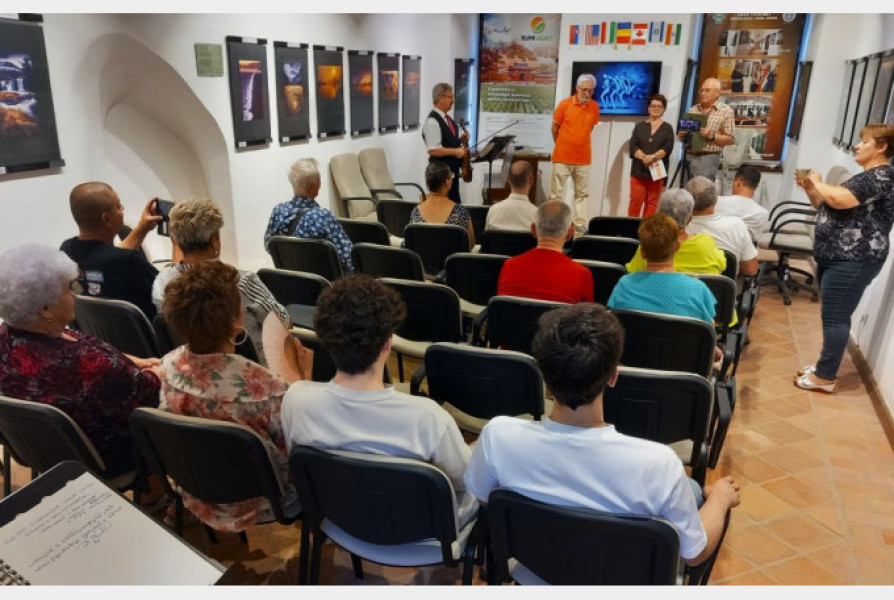 expozitii de fotografie din oradea organizate de AIEFA și Summit Agro Romania
