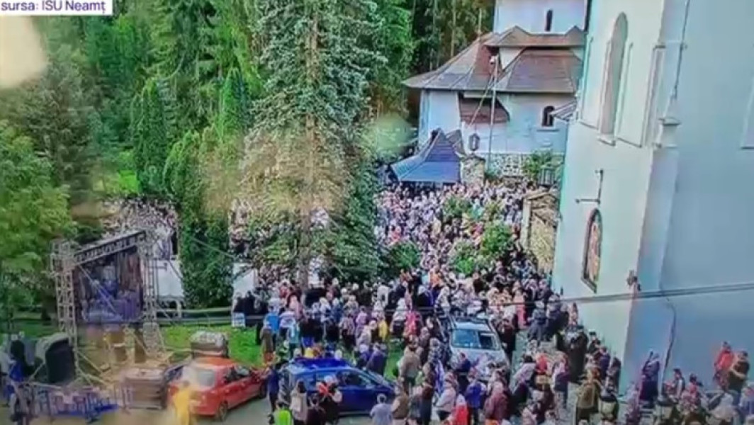 Pelerini care au participat la canonizarea Sfintilor Paisie și Cleopa au avut nevoie de ajutor medical la Manastirea Sihastria din Neamt