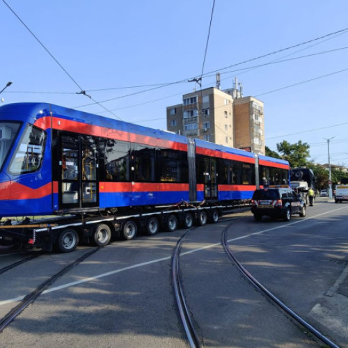 Livrările continuă conform graficului până în 2026 - Al patrulea tramvai nou a sosit la Oradea