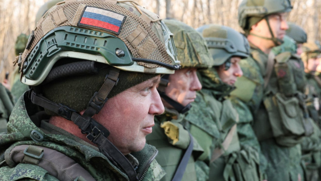 Un raport oficial rus a dezvăluit că o anchetă a finalizat verificările asupra unor militari acuzați că și-au provocat rănile pentru a le prezenta ca fiind de război. Potrivit cotidianului Kommersant, ancheta a stabilit că 35 de membri ai Brigăzii 83 de asalt aerian a Gardei au fost implicați într-o schemă frauduloasă. Acești militari și-au provocat accidental răni prin împușcare reciprocă, apoi au pretins că sunt raniti în lupte.