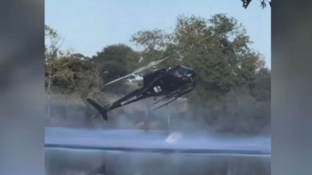 Elicopter care intervenea pentru stingerea incendiilor, prăbușit într-un lac în vestul Franței