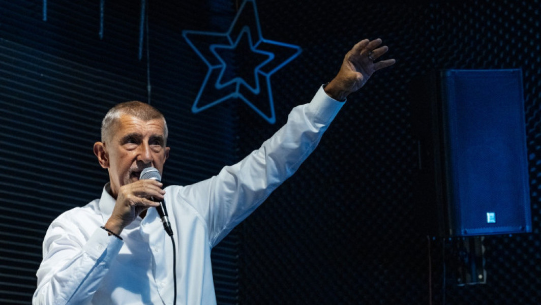 Liderul opoziției cehe Andrej Babiš, lovit în cap la miting în Dobrá