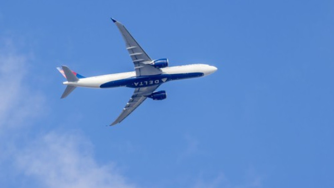 Deviație de zbor a Delta Airlines: pasagerii din Detroit spre Shanghai așteaptă un pilot înlocuitor