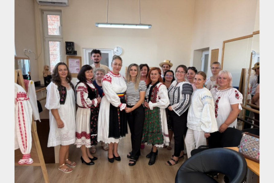 Centrul de Cultură al Județului Bihor încheie atelierul de cusut costume tradiționale