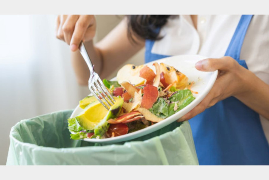 România aruncă 2,5 milioane de tone de mâncare pe an - Campioni la risipa alimentară
