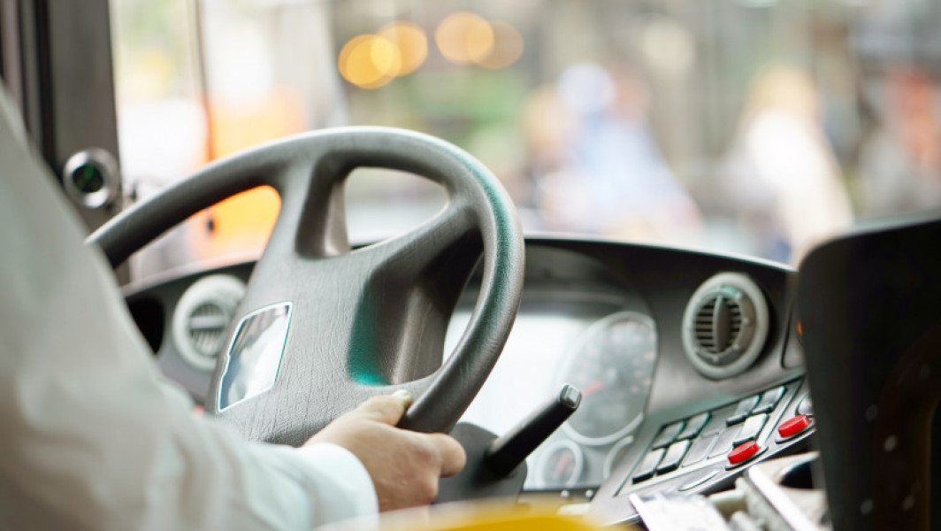 Șoferul de autobuz atacat la volan: conflict vechi între doi pasageri, sesizat la 112 - anchetă în desfășurare