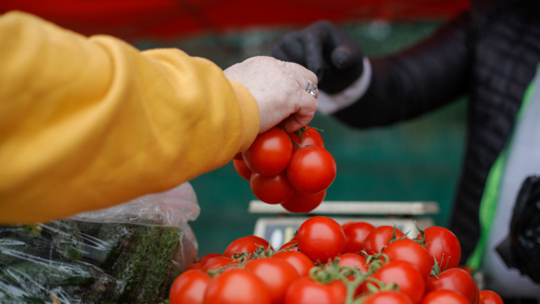 Ajutor european aprobat pentru producătorii români de tomate și usturoi în contextul crizei din Ucraina