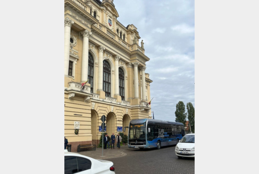 Autobuz cu hidrogen și baterii electric prezentat în premieră la Oradea