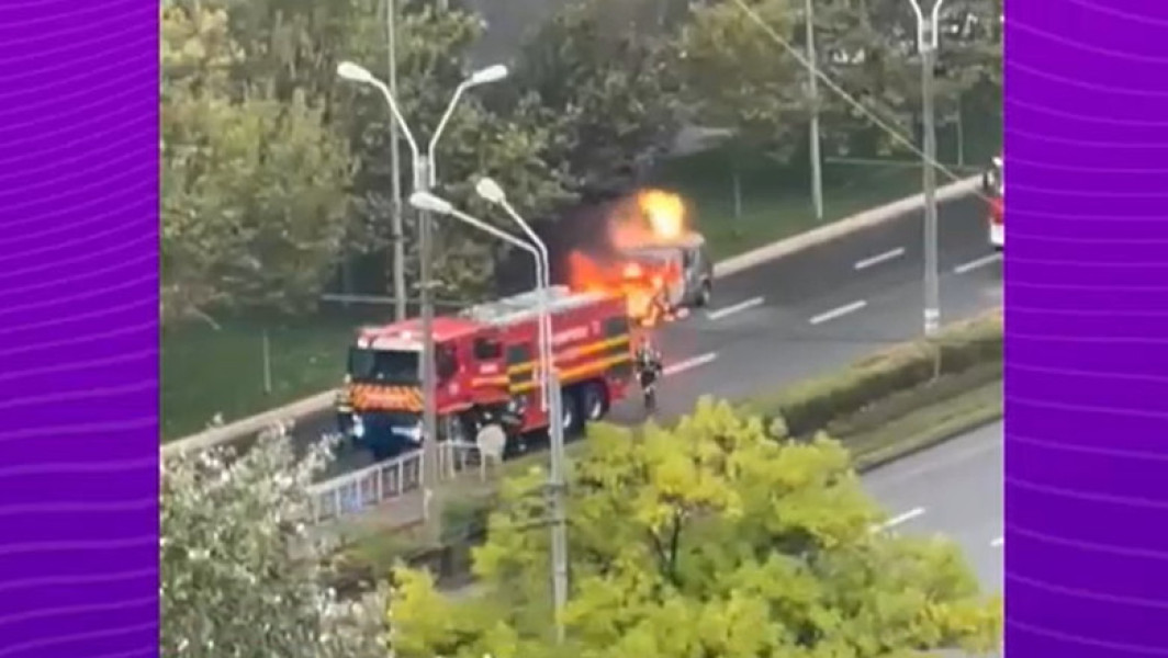 Mașină cuprinsă de flăcări pe Bulevardul Unirii din București, trafic afectat