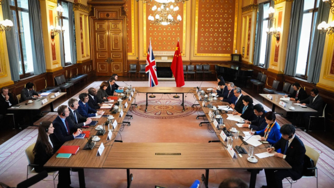 Tensiuni între Londra și Beijing pe tema noilor reguli britanice privind influența străină