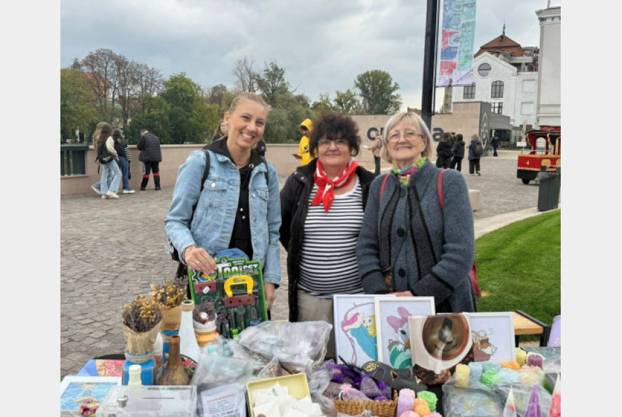 Târgul Serviciilor Sociale a adus solidaritate și creații handmade la Piațeta Independenței