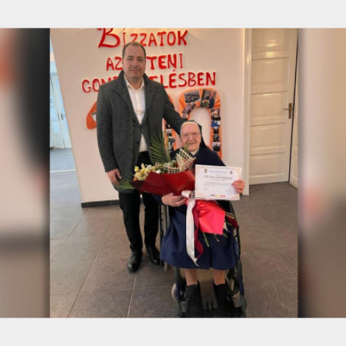 Viceprimarul a premiat o măicuță care a împlinit 100 de ani în Oradea