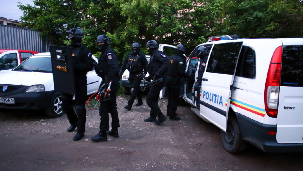 Bărbat din Reşiţa vizitat de trupele speciale în dimineaţa de 23 februarie pentru o percheziţie domiciliară.Actiune anormala a trupelor speciale ca vizitare a unui barbat