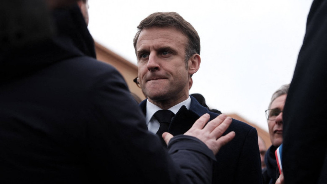 Politico: Macron a eșuat în avertizarea Rusiei cu privire la Ucraina. Europa ar trebui să sporească livrările de armament pentru a asigura victoria Kievului.