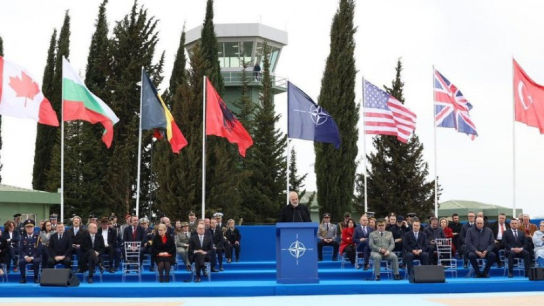 Albania inaugurează una dintre cele mai mari baze aeriene NATO din regiune pentru a face față amenințărilor rusești.