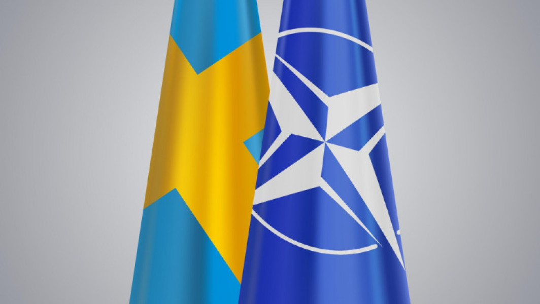 Suedia devine oficial al 32-lea stat membru al NATO, iar steagul suedez este ridicat la Bruxelles.