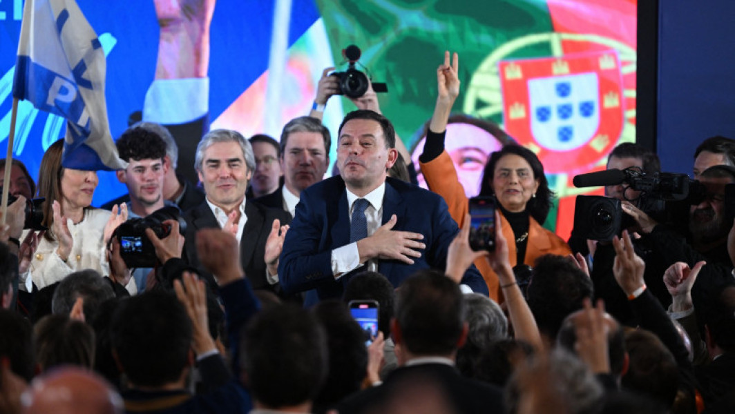 Conservatorii câștigă alegerile