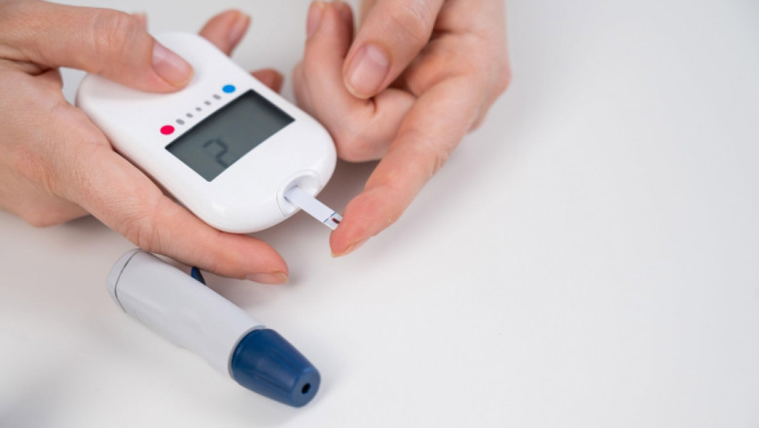 Medicii avertizează asupra pericolelor dietelor pentru persoanele fără diabet. Evitați folosirea glucometrelor pentru a nu alimenta tulburările alimentare.