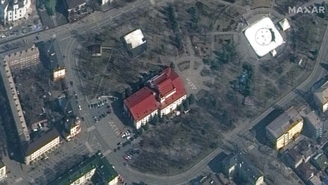 Ucraina îşi aminteşte de bombardarea teatrului din Mariupol acum 2 ani. Tragedia ruşinii trebuie expusă. Tuturor criminalilor ruşi se va face răspundere