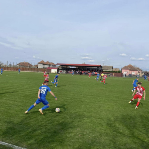 FC Bihor invinge Gloria Lunca Teuz Cermei cu 2-0 si isi mentine pozitia de lider in Seriea a 8-a din Liga a III-a