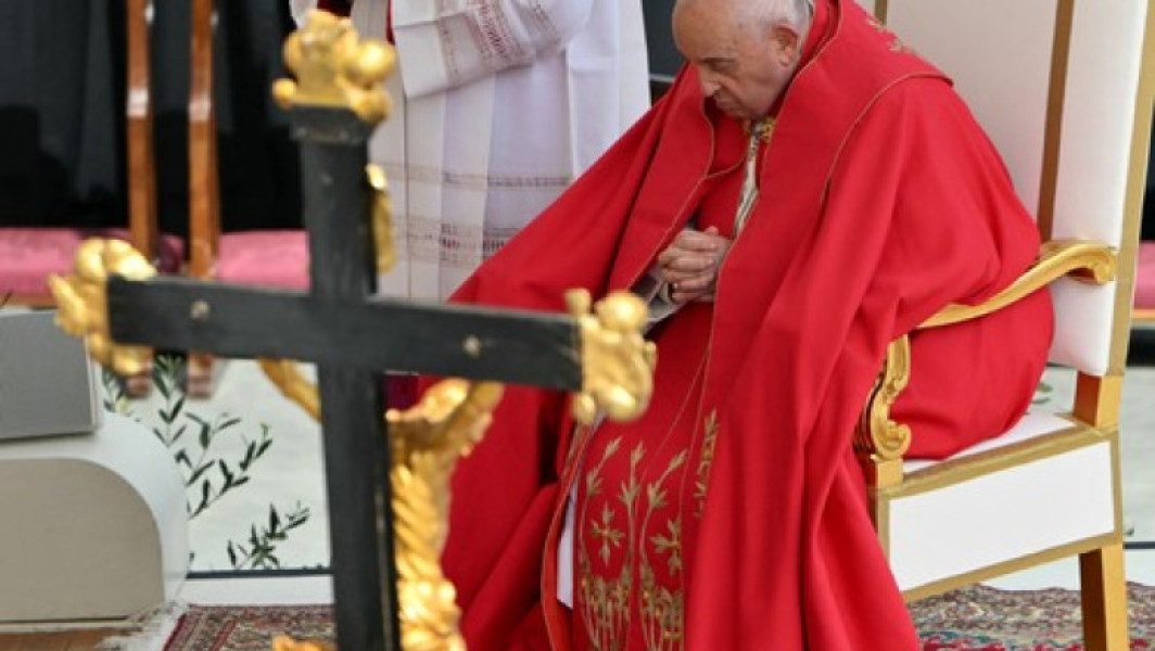 Surpriză la slujba din Piața Sfântul Petru - Papa Francisc a decis să nu citească predica pentru credincioșii prezenți la Duminica Floriilor
