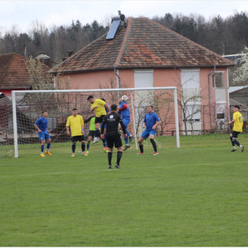 Toate Meciurile din Etapele a 4-a Play-off si Runda a Doua Play-out din Campionatul de Fotbal Local se vor Disputa sambata. Derby-ul neinvinsilor, Tileagd-Vezi Programul Rundei de sâmbătă cu partidele de playoff și play-out.