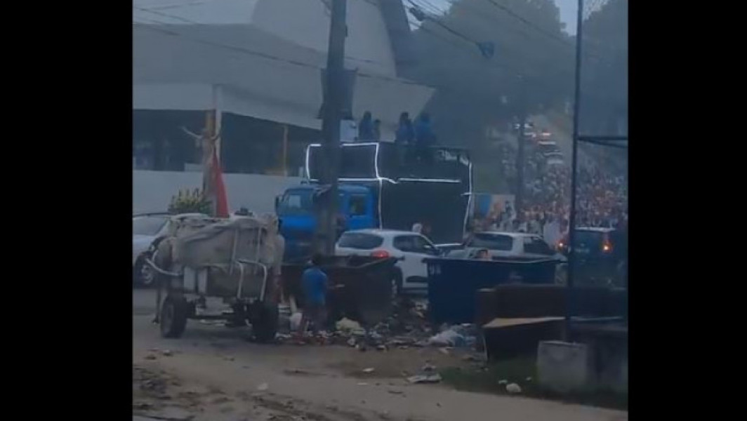Patru oameni au murit si alți 20 au fost răniți în timpul unei procesiuni de Paște în Brazilia - Patru morți și 20 de răniți în urma accidentului de autobuz din procesiunea de Paște din Brazilia. Potrivit pompierilor, incidentul a avut loc în statul Pernambuco din nord-estul țării, iar poliția este deja în acțiune pentru a-i depista pe cei vinovați.