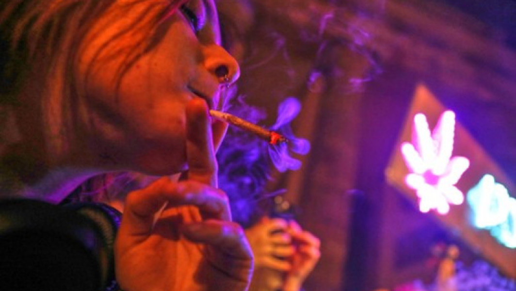 Germania legalizează consumul de canabis pentru scopuri recreative în urma unei noi legi

"Germania legalizează canabisul recreativ în urma noii legi, puteți afla detalii despre schimbările și cum sunt sărbătoriți nemții într-un articol de presă complet.