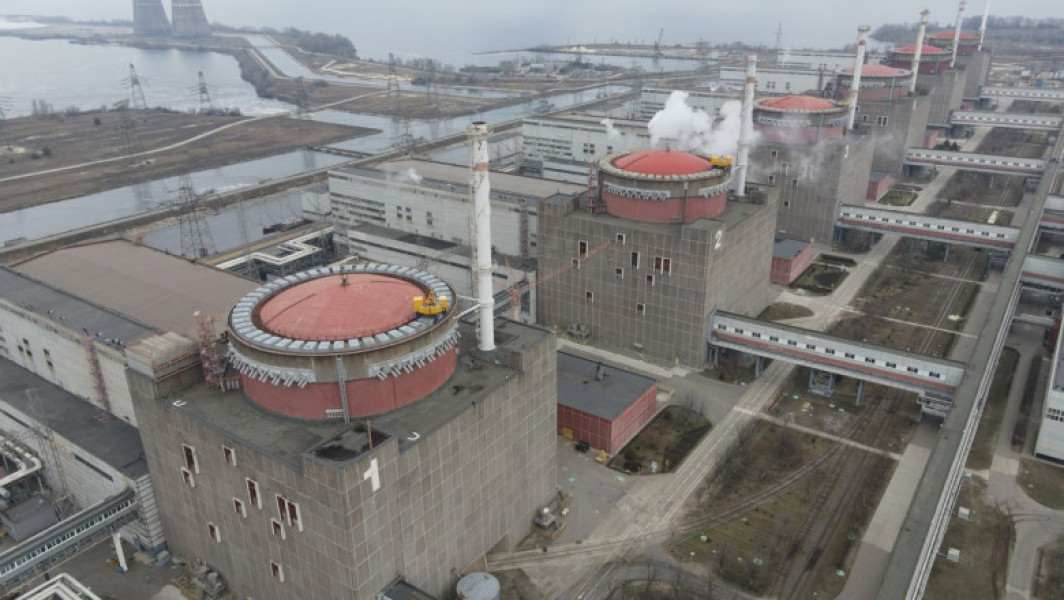 Rusia acuză Ucraina de "atac fără precedent" la centrala Zaporojie. AIEA avertizează că riscul unui "accident nuclear major" crește