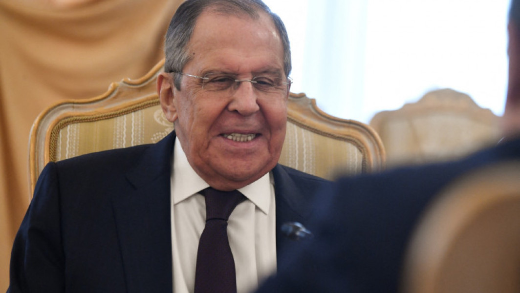 Sosirea ministrului rus Serghei Lavrov in China pentru intarirea relatiilor cu Beijingul