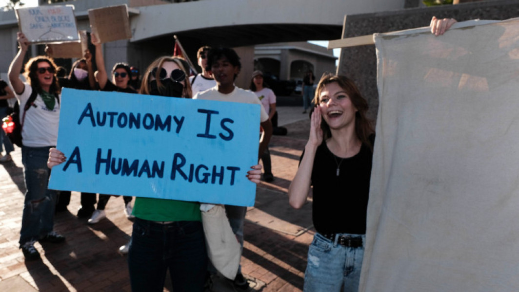 Arizona a reimpus o lege draconică anti-avort din 1864
