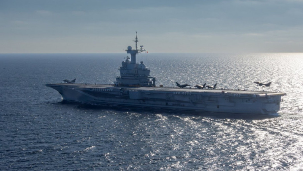Franța trimite un portavion nuclear în Marea Mediterană, sub control operaţional NATO. „Este un mesaj adresat ruşilor”