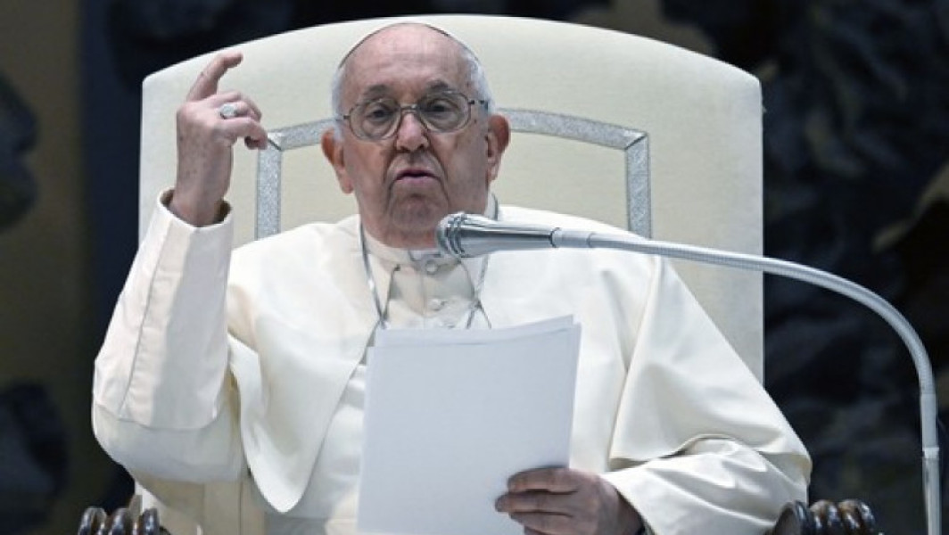 Papa Francisc cheamă la pace după atacul Iranului asupra Israelului