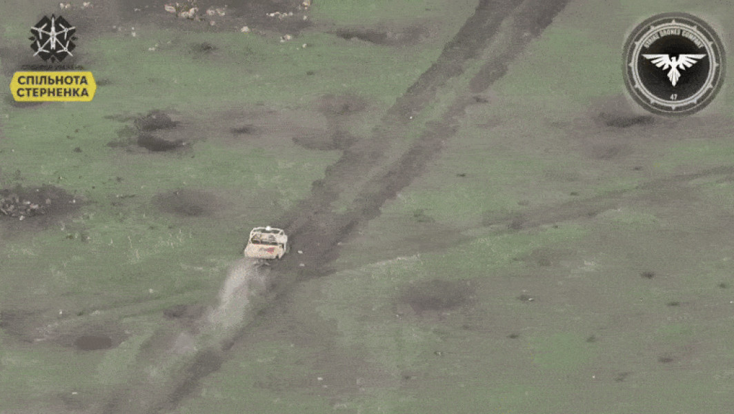 Video: Lupta Rusilor pe Front folosind "Mașinuțele de Golf" Chinezești împotriva Dronelor Ucrainene