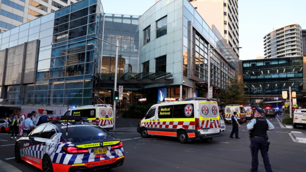 Video Atac armat la un mall din Sydney. Un bărbat a înjunghiat mai multe persoane și a fost împușcat de polițiști. Cel puțin 6 morți