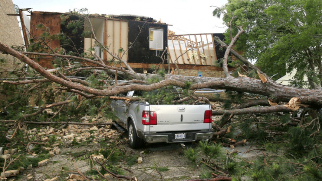 SUA lovite de tornade puternice în Sudul țării: Inundații și pagube grave